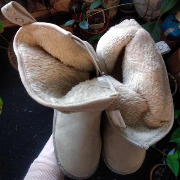 Muk Luks Women's Beige Winter Boots - Picture 13 of 15